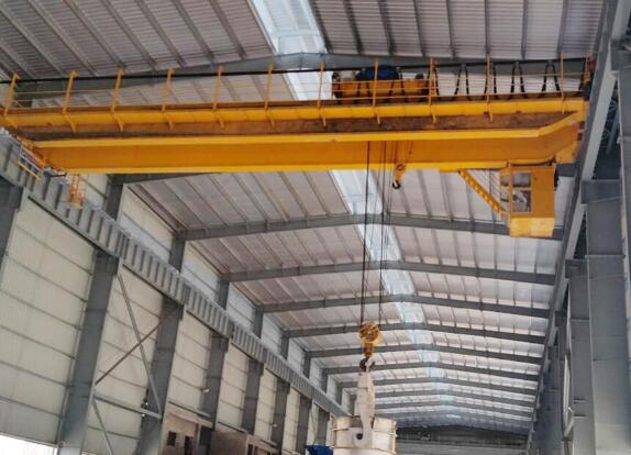 橋式起重機