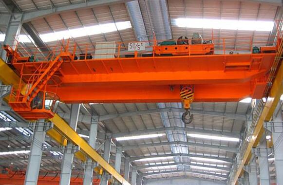 橋式起重機現(xiàn)場工作圖