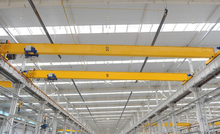 雙梁起重機(jī)現(xiàn)場(chǎng)圖片