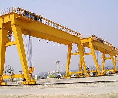 卷揚(yáng)機(jī)門式起重機(jī)現(xiàn)場