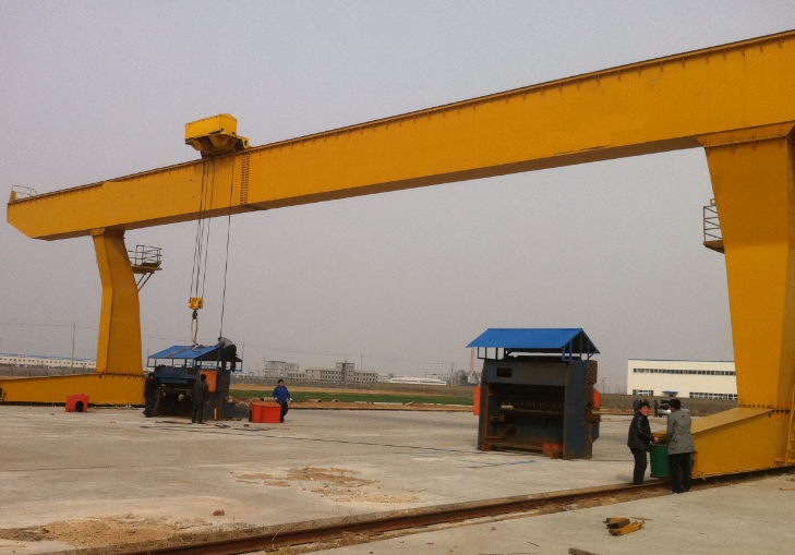 L型門式起重機(jī)