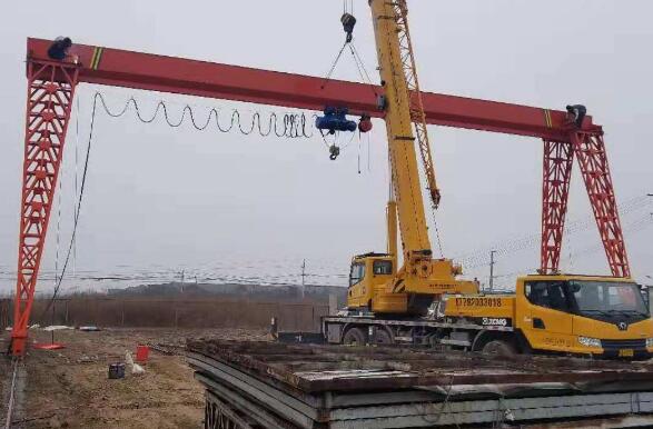 龍門吊安裝現(xiàn)場(chǎng)