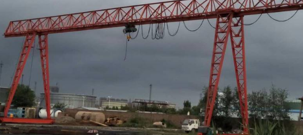 花架式門式起重機