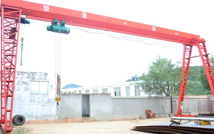 新修龍門吊出租高空作業車需要注意什么?