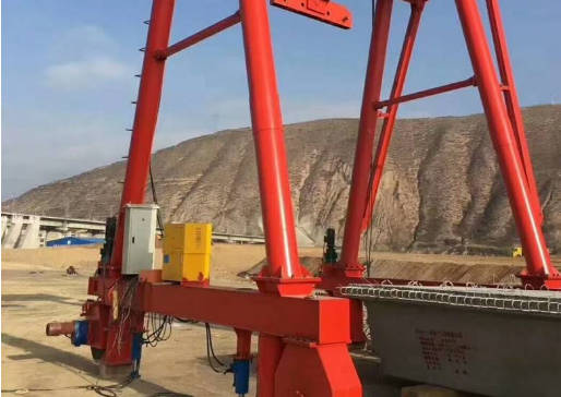 新修龍門吊出租高空作業車需要注意什么?