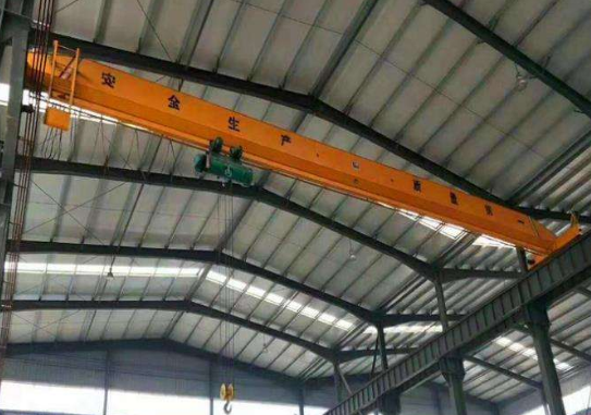 單梁起重機(jī)的使用期限是多長時(shí)間?怎樣增加使用壽命?