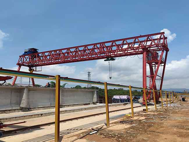 江蘇里直外斜80噸門式起重機(jī)-附現(xiàn)場安裝視頻