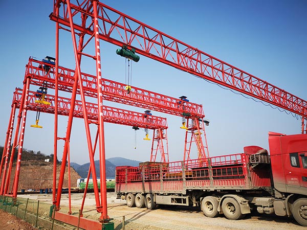 新疆倒三角門式起重機安裝調試